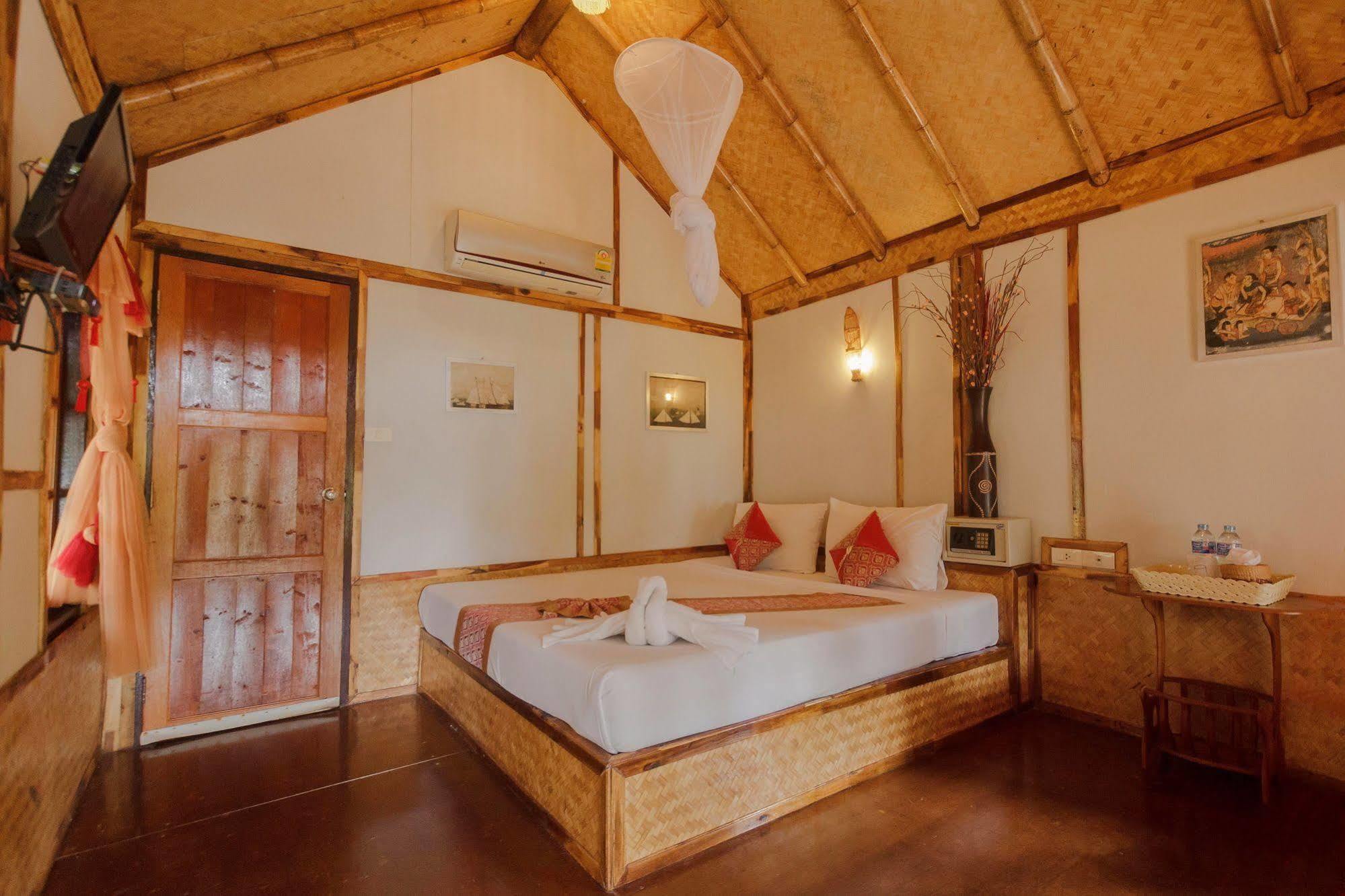 Phuphaya Seaview Resort - Adult Only Islas Phi Phi Exterior foto